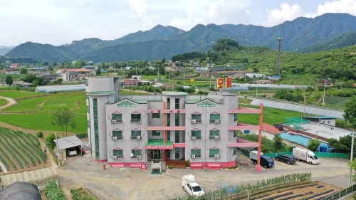Hongcheon Castle Motel (Ocean World)