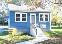 Cozy Beachtown Bungalow perfect for any getaway - Wifi