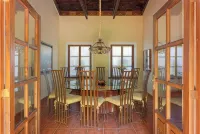 Colonial Villa And Guest House With Pool in Gated Community - Виллы