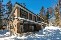 Phoenix Chalets by Hhg