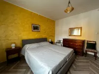 Locazione Glicine with 3 rooms for 4 guests with private parking and garden.