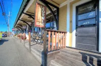 Luxury Lakeview Condo - Walk to Shops & Dining
