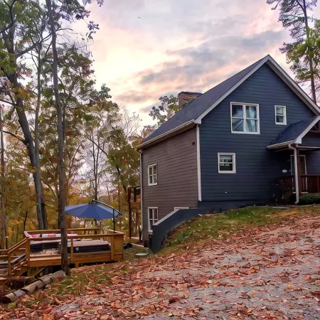 Cozy Family Lakehouse with Winter Lakeview, Hot Tub, Arcade, Mini Golf, Kng Beds