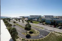 Gulf View Island Studio w/ Restaurant Nearby - Kitchens