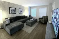 Skots Villa Bottom East. Centrally Located Near Sanford Medical Center & Midco.