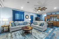 Roos&Blues Lake House. City Park Steps Away. Rm for 6, King Beds, Pets Friendly - Wifi