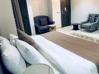Eleventh House Hotel & Suites Ibadan - Pool