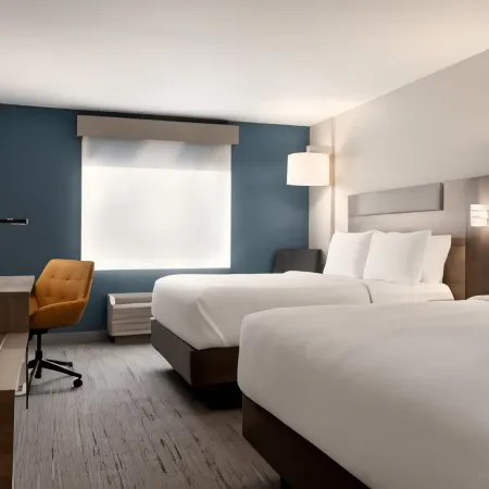 Holiday Inn Express & Suites EDMOND by IHG