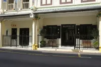 Heeren Palm Suites - Airport Shuttle
