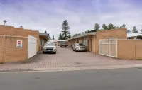 Glenelg Motel - Parkplatz