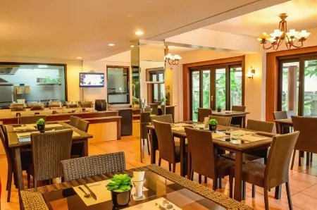 White House Beach Resort