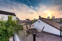 Suzhou larny Holiday Homestay (Guanqian Street Yuxiang Branch) - Villas