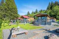 Rainforest Tiny Home Retreat: Woodsy