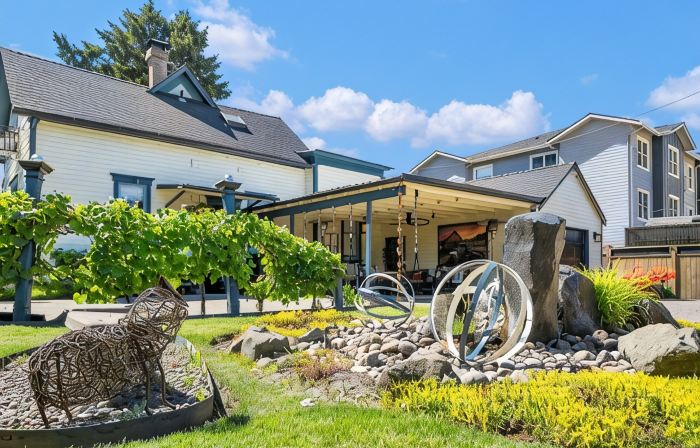 Victorian Secrets 1897 Home - Curious? Eclectic, convenient & ❤️ of wine country