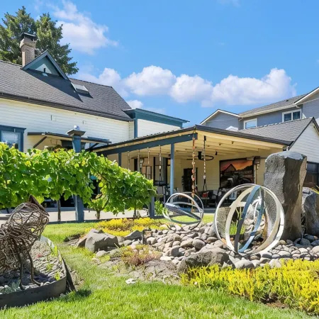 Victorian Secrets 1897 Home - Curious? Eclectic, convenient & ❤️ of wine country