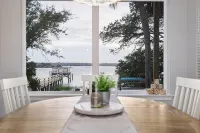 Gorgeous Waterfront w/ Golf Cart! 4 bds, 3.5 ba! Sleeps 12 - Wi-Fi