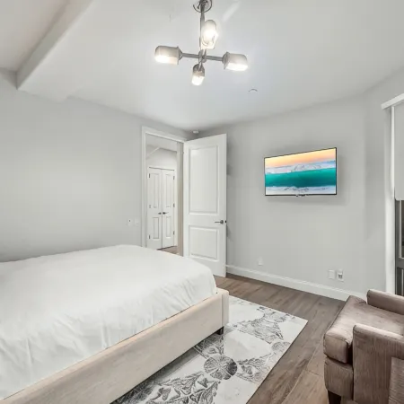 "Unrivaled Luxury at Premier Beachfront Getaway: Private Beach Access"