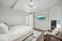 "Unrivaled Luxury at Premier Beachfront Getaway: Private Beach Access"