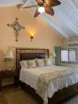 4bd 4.5 baths House and two private apartments. Beautiful views! Self check in! - 무료 와이파이