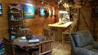BIG ROCK LOG CABIN , Beside Natural Bridge/Red River Gorge - balcony