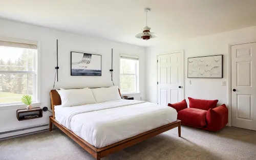 20 Acre Swimming Pond, Kayaks, Catskills Family Getaway with Hot Tub, Game Room - Chalets