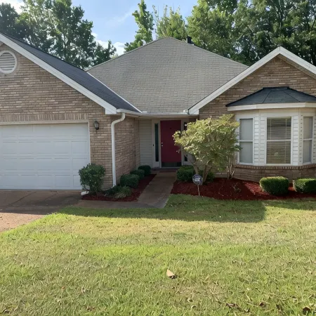 Updated Home on Creek *3 King Beds* 4 mi to UA