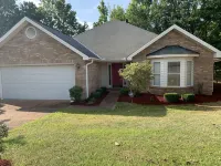 Updated Home on Creek *3 King Beds* 4 mi to UA - Wifi