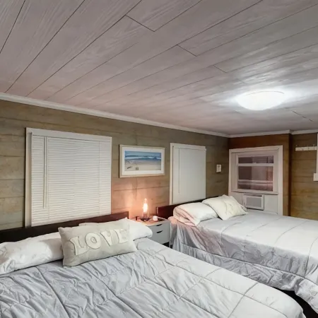 Oceanview Riverfront retreat w/ hot tub and private dock! - 10 min from DE Turf