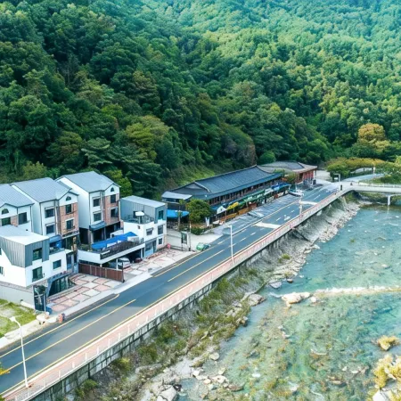 Namwon Jirisan Snake Temple Pension