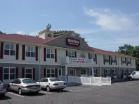 Hometown Inn & Suites - Parking