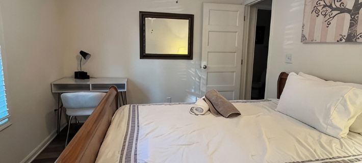 Beautiful, Cozy home in Concord providing a spacious & tranquil retreat Hotels in Cabarrus County