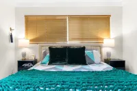 Beachside Luxe: Pool BBQ Spa - 3-Star