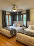 In Union Pier! The Keeley Ranch by the beach: 5-bedrooms+jacuzzi+yard+parking - Homestays