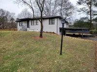 Urban Ranch, at the Treasure House .. 8 Bed 3 Bath 2 Kitchen + Basement Suite - 4-Star