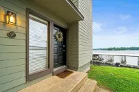 Cozy Lakefront Condo, 2BR/2BA Retreat - 4-Star