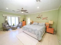 Spacious Open Concept Large family house with 3 bedrooms. Amazing space. - 2-Star