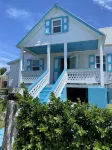 Pa Willie’s - Locally owned historic cottage conveniently located with dock. Отели в г. 