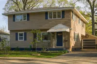 Harding Lakeside Getaway| 8 bedroom sleeps 16! - 3-Star