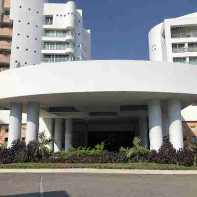 Luxurious newly renovated BeachFront Condo & Vidanta Membership Hotel Exterior