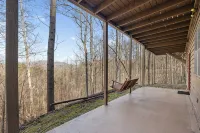 Mountain Views, 3 king beds, ready for Multi Couples get away!!! Fido too!!!
