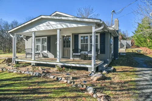 Delightful 2-bedroom Cottage in Hot Springs - 4-Star