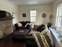 Gorgeous 6-Bedroom House. Sleeps 14 .3 Mile from the Beach! - 4 estrellas