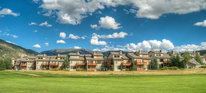 Amazing Mountain Views, Walk to Ski Shuttle! in the Heart of Big Sky Golf Hotels in Big Sky