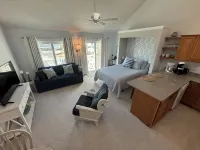 Charming studio in lovely Emerald Isle with beach access