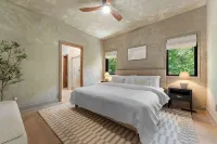 Lakefront Wellness Retreat on Table Rock w/ Sauna, Cold Plunge, Hot Tub, Gym - 4-Star