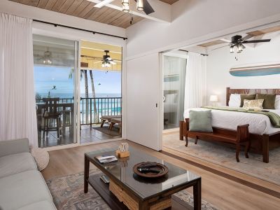 Oceanfront, remodeled penthouse, sunsets, whales/dolphins, surfers! Free parking