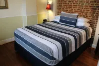 Hidden Fells Point Gem / Private Courtyard Patio