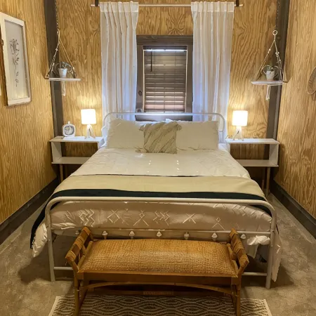 Peaceful Retreat! Cozy Lodge with Scenic Views, Patio, Fire Pit. Hotels in Berkeley County
