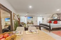 Elegant Studio, 5 Min Walk to Main Street’s Antique Shops & Restaurants! - 4-Sterne