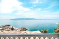 Vila e Bardhe Butique Hotel - موقف سيارات